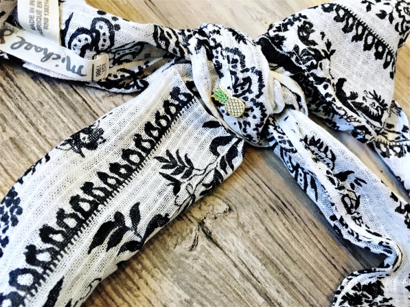 Pineapple Pin:scarf PSMH